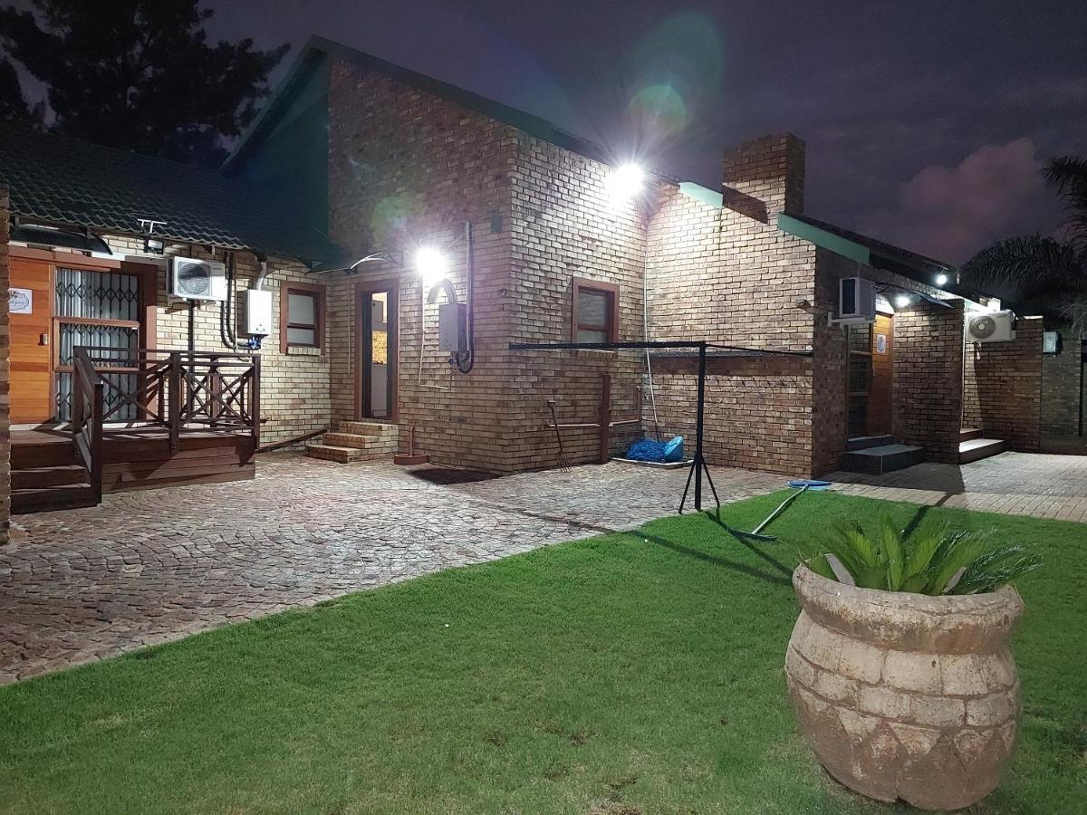 Twins Guest House Astoni Vanderbijlpark Exterior foto