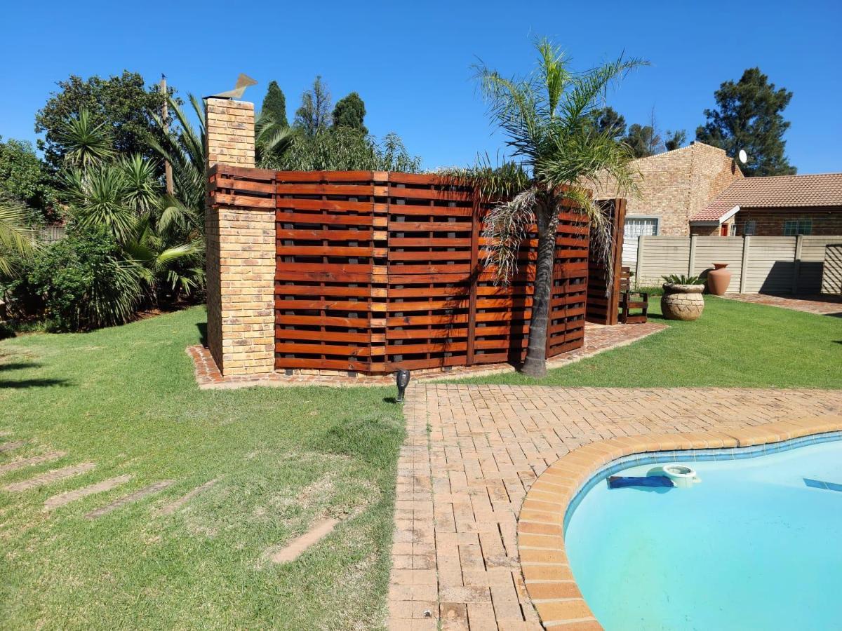 Twins Guest House Astoni Vanderbijlpark Exterior foto